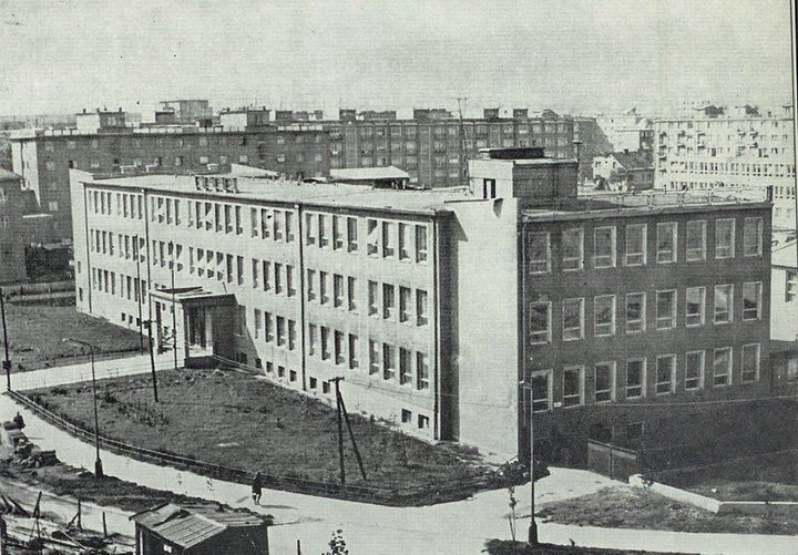 Základná škola na Tomašikovej ulici na sídlisku Mier